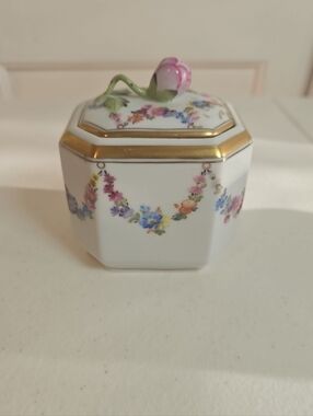 Herend Hungary Hand Painted Porcelain Lidded Box Floral Trinket Jar Gold